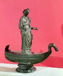 Beeldje van de godin Sequana, uit de schatten van de bron van de Seine, 2e-3e eeuw